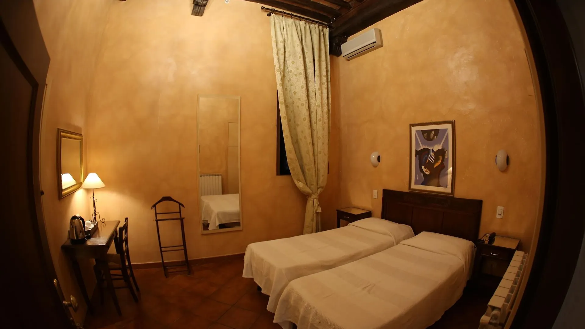 Hotel Italia Cortona 3*,